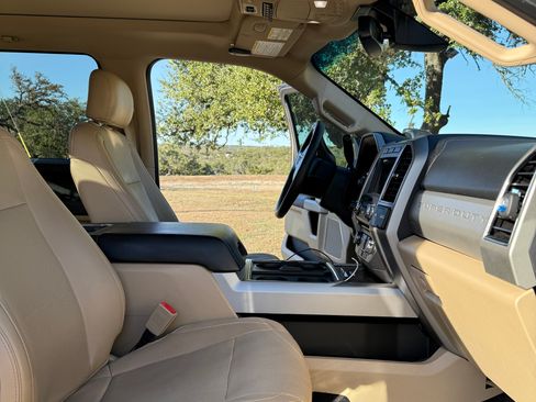 Used 2018 Ford F250 Lariat w/ Lariat Ultimate Package image 17