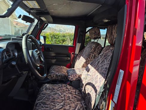 Used 2010 Jeep Wrangler Unlimited Sport image 12