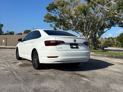 Used 2020 Volkswagen Jetta SE w/ SE Cold Weather Package FWD image 4