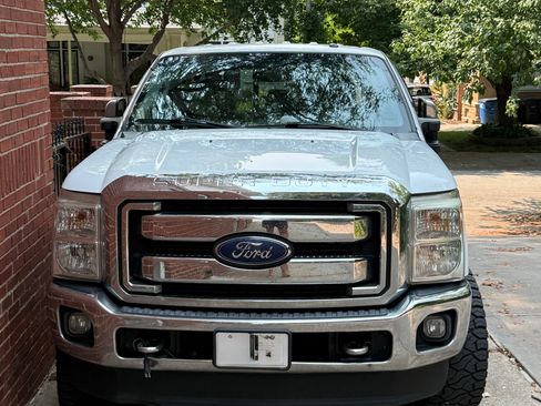 Used 2015 Ford F250 XLT w/ XLT Premium Package AWD/4WD image 2