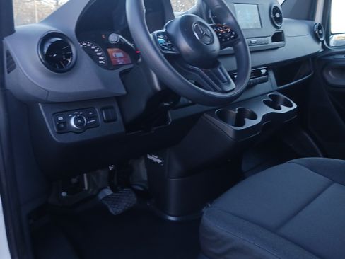 Used 2020 Mercedes-Benz Sprinter 2500 image 8