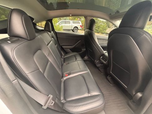 Used 2022 Tesla Model Y Long Range AWD/4WD image 19