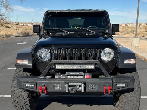 Used 2018 Jeep Wrangler Unlimited Sport image 2