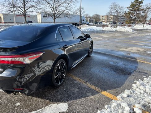 Used 2018 Toyota Camry XSE image 6