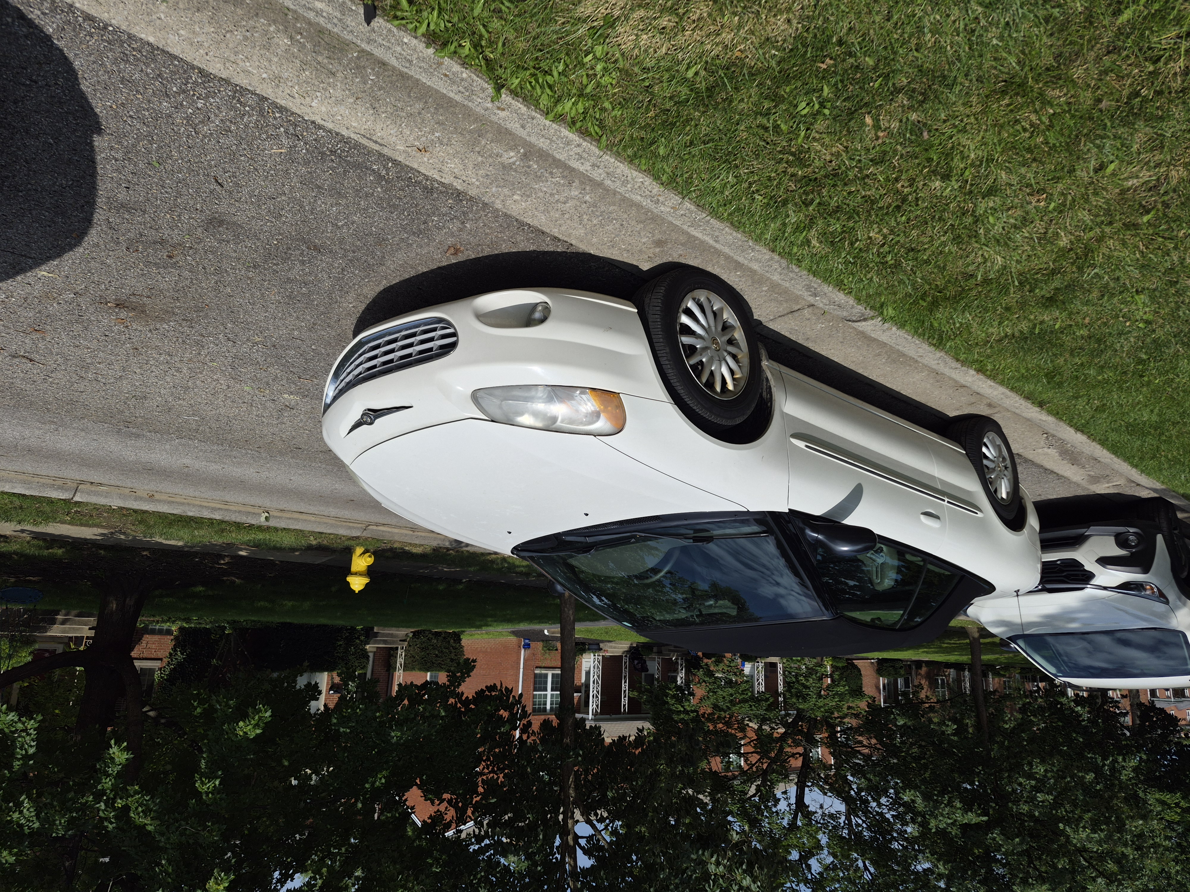 Used 2002 Chrysler Sebring LXi FWD image 1