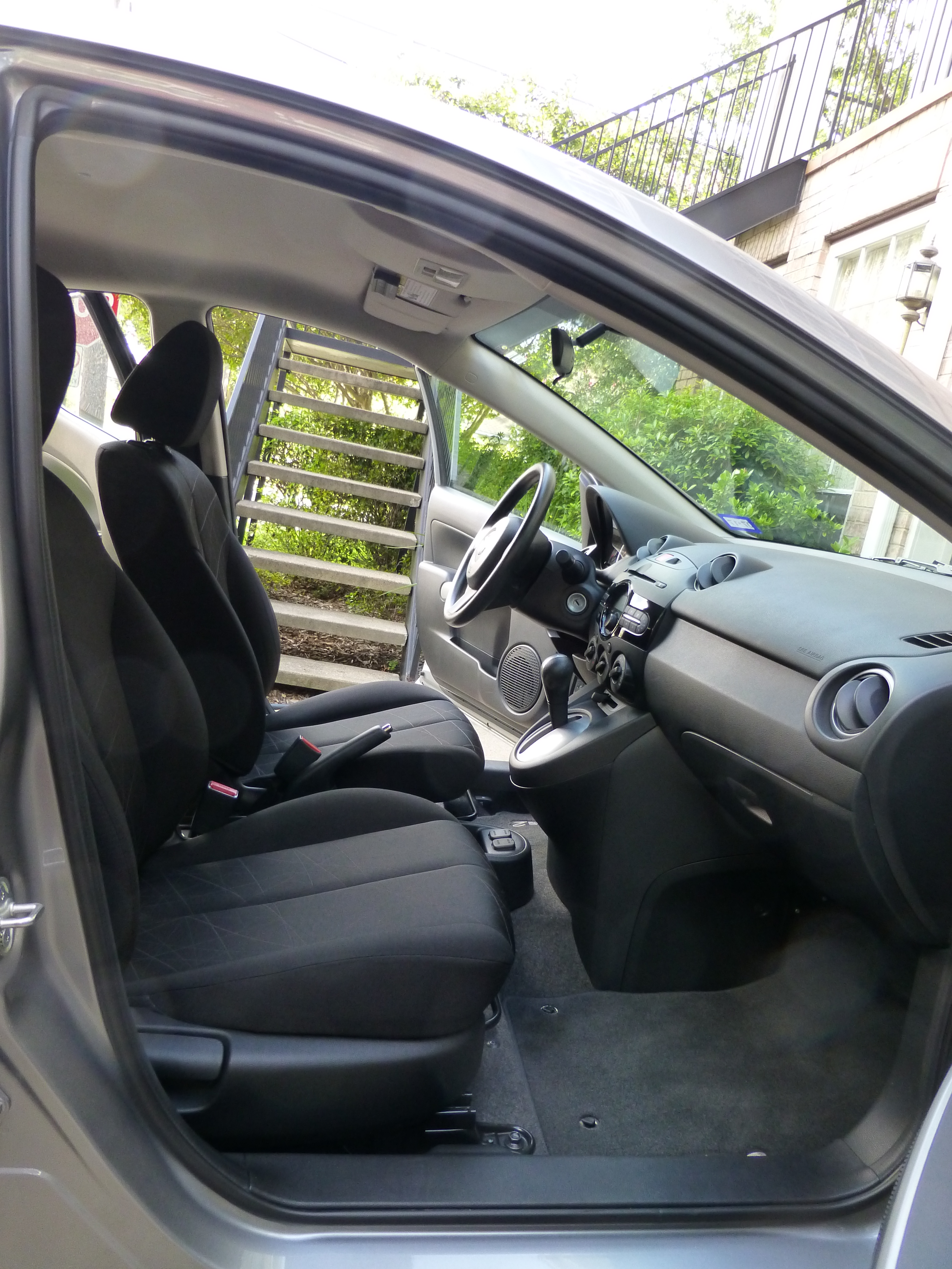 Used 2012 MAZDA MAZDA2 Sport FWD image 16