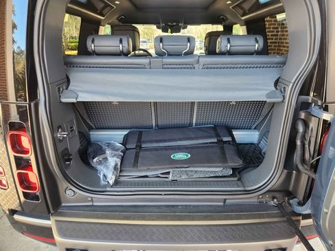 Used 2022 Land Rover Defender 90 X-Dynamic HSE image 10