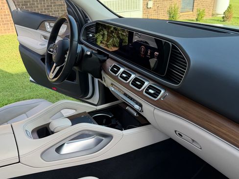 Used 2023 Mercedes-Benz GLE 450 4MATIC image 2
