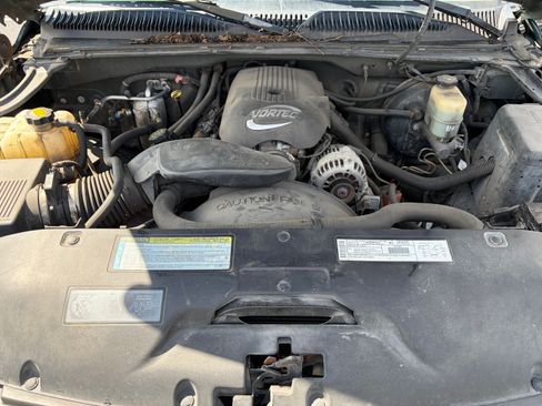Used 2001 Chevrolet Silverado 1500 LS w/ Firm Ride Suspension Pkg AWD/4WD image 12