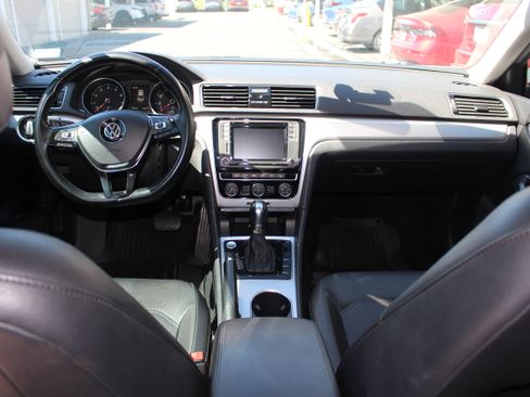 Used 2019 Volkswagen Passat 2.0T Wolfsburg FWD image 18