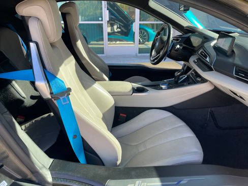 Used 2015 BMW i8 image 6