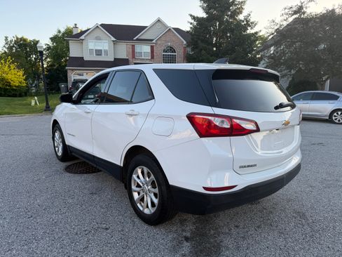 Used 2019 Chevrolet Equinox LS w/ LS Convenience Package FWD image 5