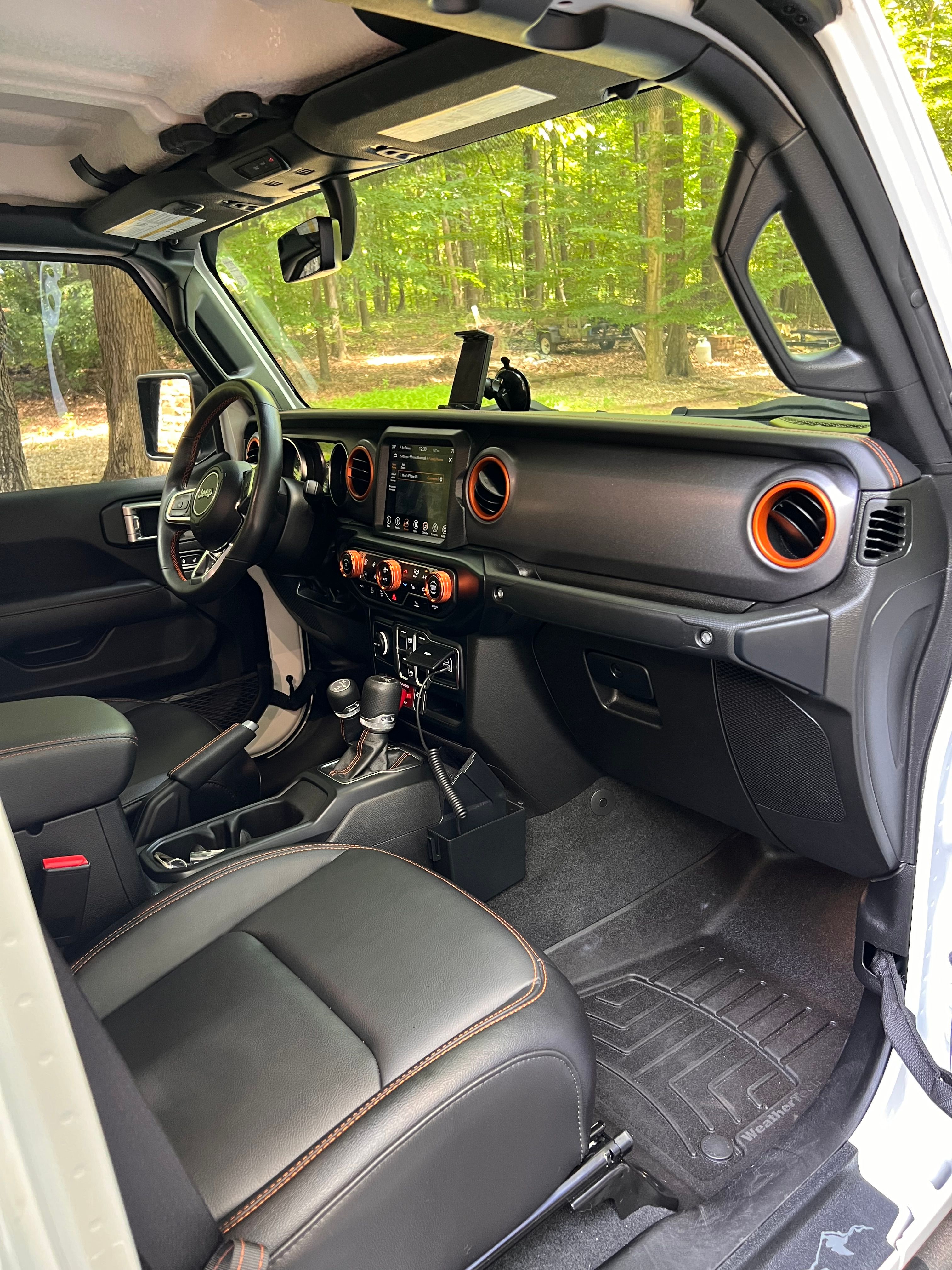 Used 2023 Jeep Gladiator Mojave w/ Cold Weather Group AWD/4WD image 5