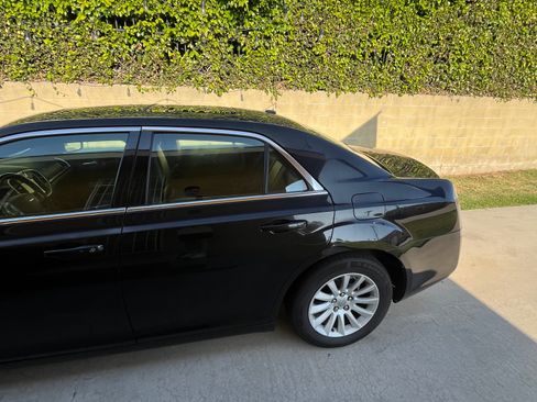 Used 2013 Chrysler 300 image 12