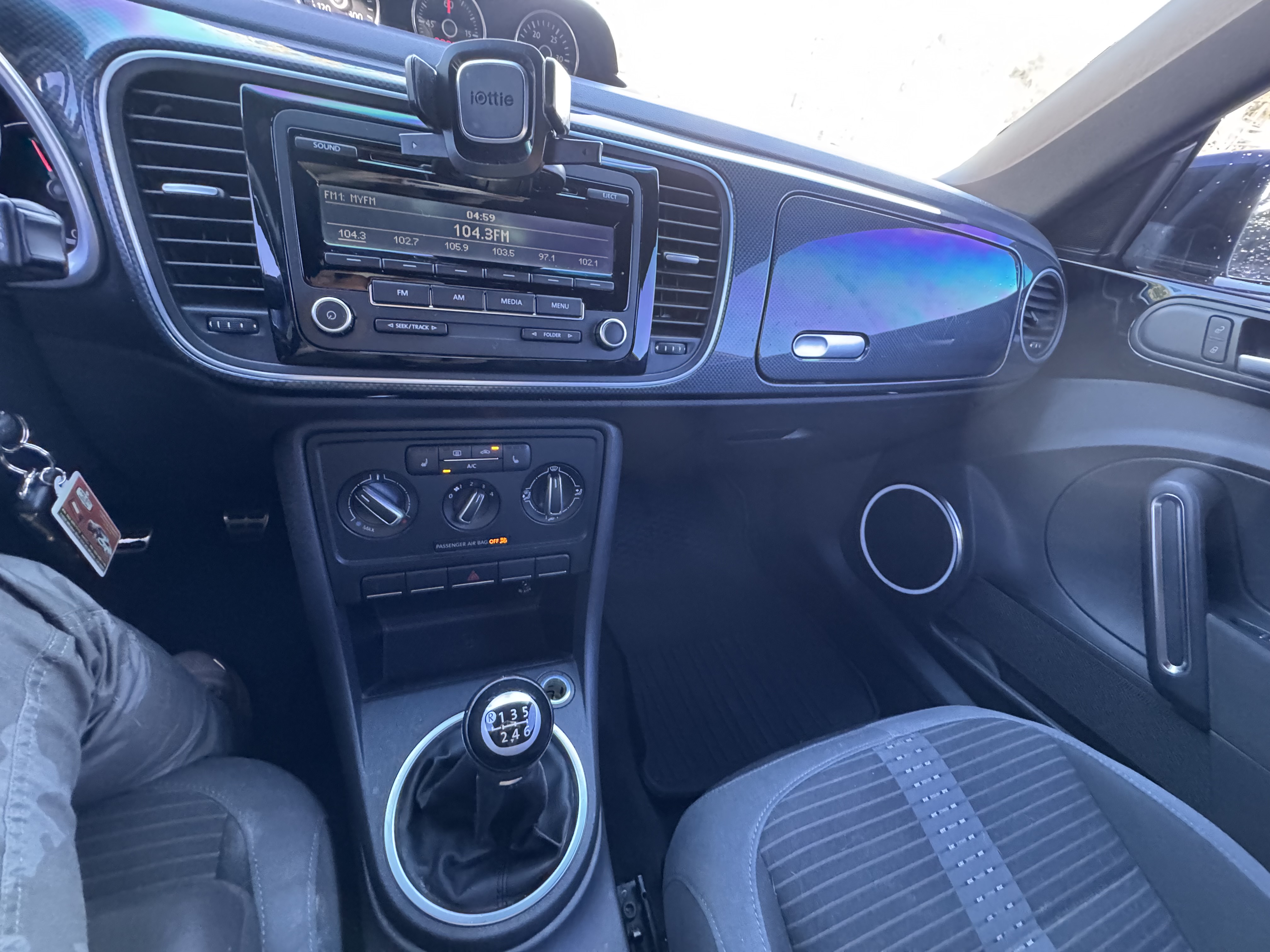 Used 2013 Volkswagen Beetle 2.0T FWD image 25