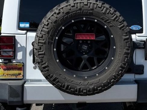 Used 2015 Jeep Wrangler Unlimited Sahara w/ Connectivity Group image 5