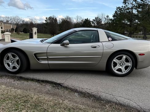 Used 1998 Chevrolet Corvette Coupe image 15