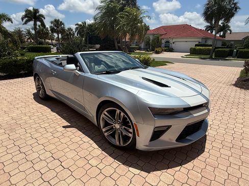 Used 2018 Chevrolet Camaro SS RWD image 2