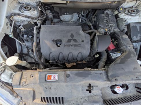 Used 2015 Mitsubishi Outlander SE image 17