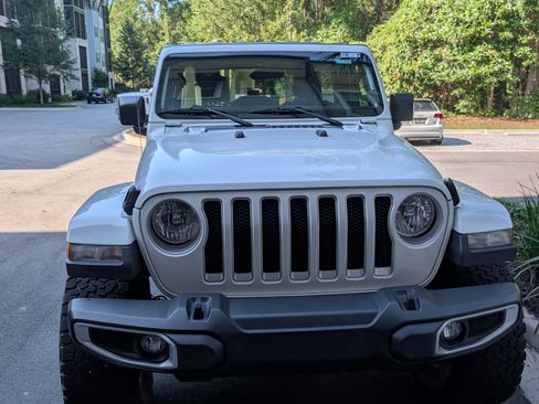 Used 2019 Jeep Wrangler Unlimited Sahara AWD/4WD image 6