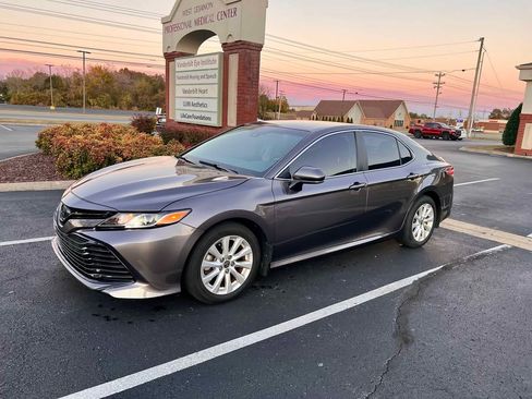 Used 2020 Toyota Camry LE w/ Carpet Mat Package image 5