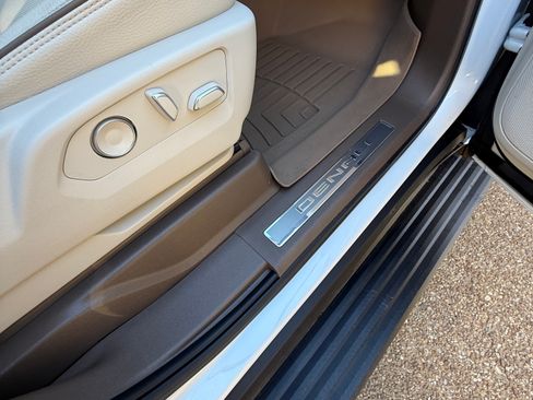 Used 2024 GMC Yukon XL Denali w/ Advanced Technology Package image 12