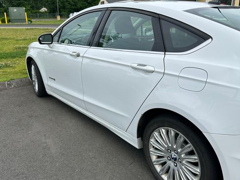 Used 2015 Ford Fusion SE FWD image 1