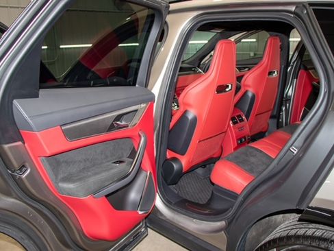 Used 2025 Jaguar F-PACE SVR 575 Edition image 15