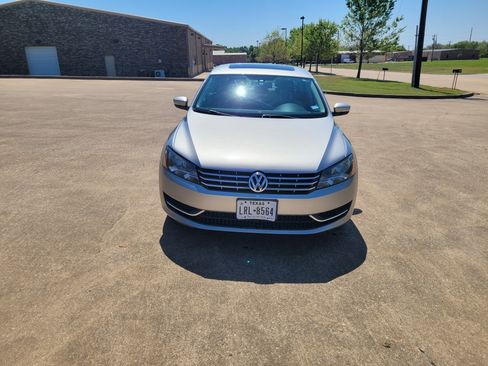 Used 2014 Volkswagen Passat TDI SE image 1