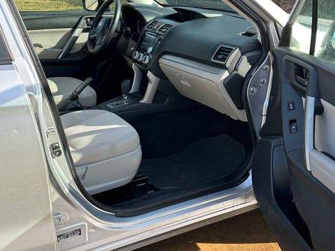 Used 2016 Subaru Forester 2.5i Premium w/ All-Weather Package image 4