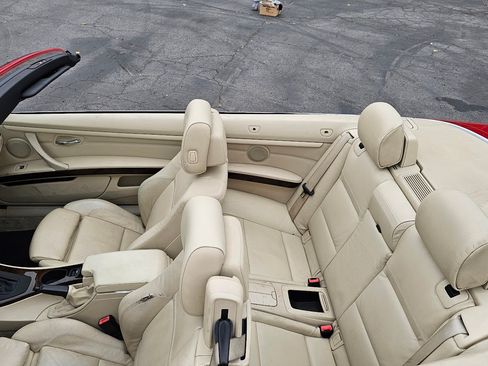 Used 2011 BMW 328i Convertible image 4