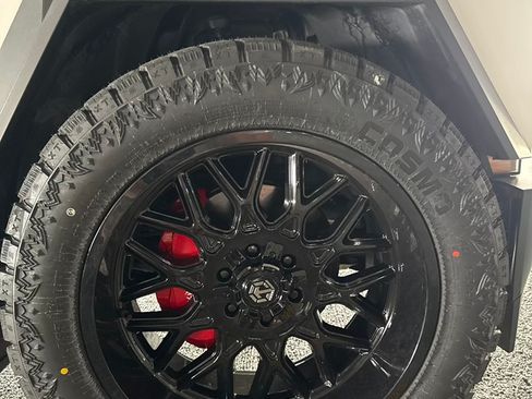 Used 2024 Tesla Cybertruck AWD Crew Cab image 8