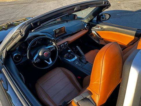 Used 2018 FIAT 124 Spider Lusso image 2