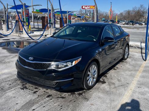 Used 2018 Kia Optima LX w/ 17" Alloy Wheels Package image 4