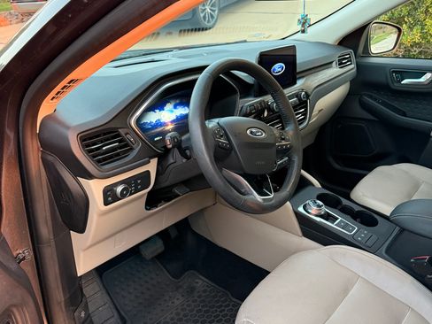 Used 2020 Ford Escape Titanium w/ Titanium Premium Package 2.0 image 10