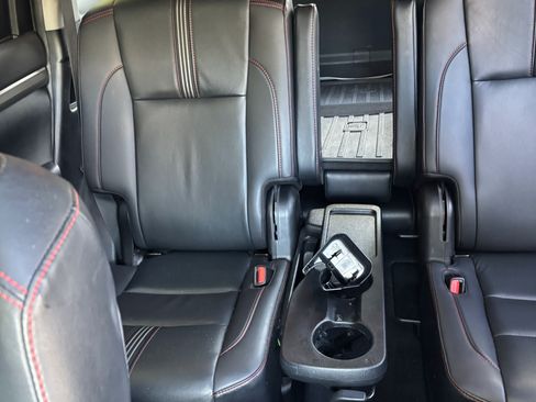 Used 2019 Toyota Highlander SE image 20