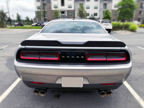 Used 2015 Dodge Challenger SXT w/ Driver Convenience Group image 9