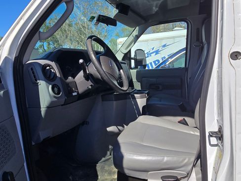 Used 2013 Ford E-150 and Econoline 150 image 8