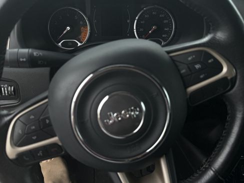 Used 2015 Jeep Renegade Latitude image 4