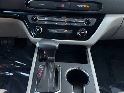 Used 2020 Kia Sedona EX image 2