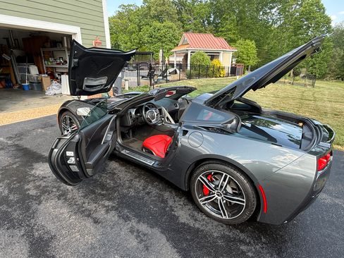 Used 2017 Chevrolet Corvette Stingray Coupe w/ Carbon Flash Badge Package RWD image 9