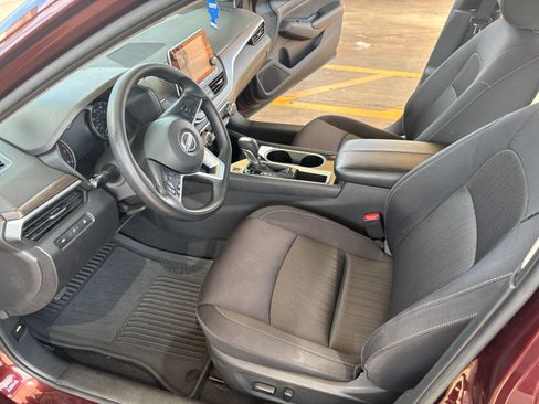 Used 2024 Nissan Altima 2.5 SV FWD image 5