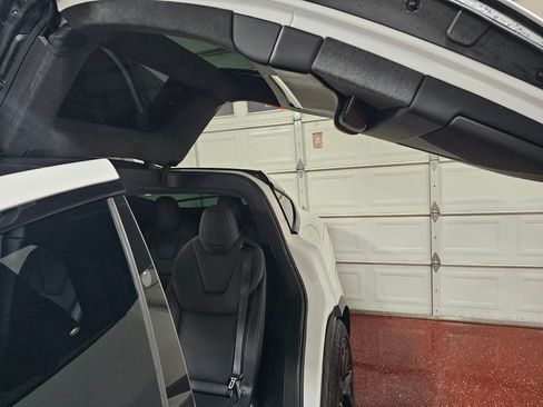 Used 2022 Tesla Model X Plaid image 18