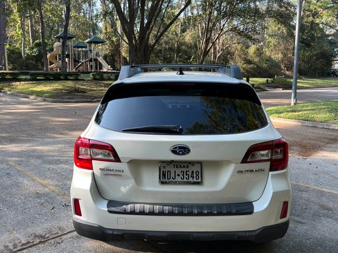 Used 2016 Subaru Outback 2.5i Premium image 14