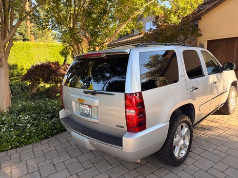 Used 2012 Chevrolet Tahoe LTZ AWD/4WD image 2