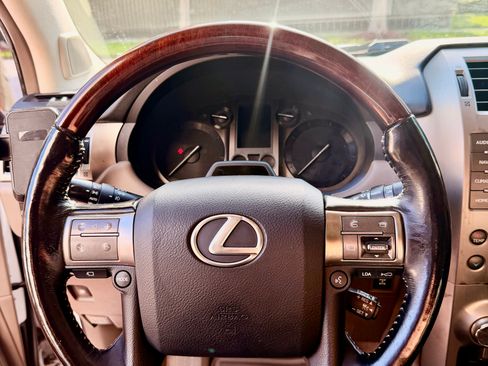 Used 2017 Lexus GX 460 Luxury AWD/4WD image 18