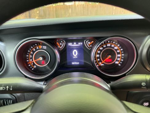 Used 2022 Jeep Gladiator Sport AWD/4WD image 16