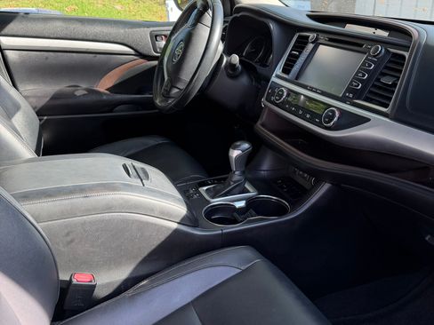 Used 2017 Toyota Highlander XLE FWD image 5