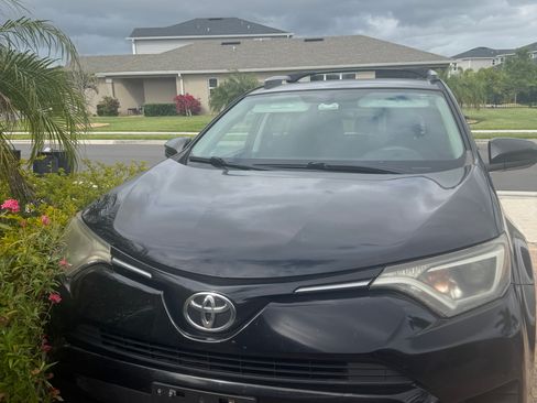 Used 2016 Toyota RAV4 LE image 1