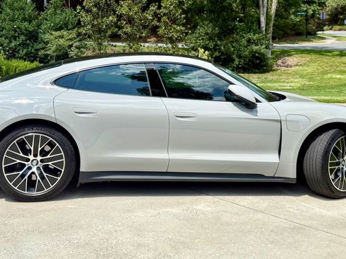 Used 2022 Porsche Taycan RWD image 6